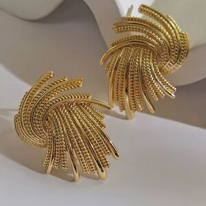 Elegant Gold-Tone Women's Earrings